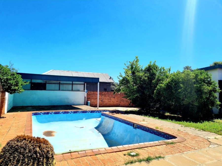 3 Bedroom Property for Sale in Verwoerdpark Northern Cape